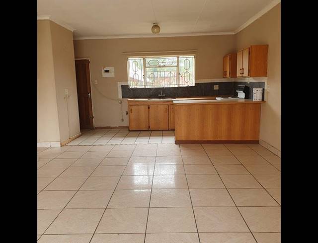 2 BEDROOM TOWNHOUSE FOR SALE IN LADYBRAND